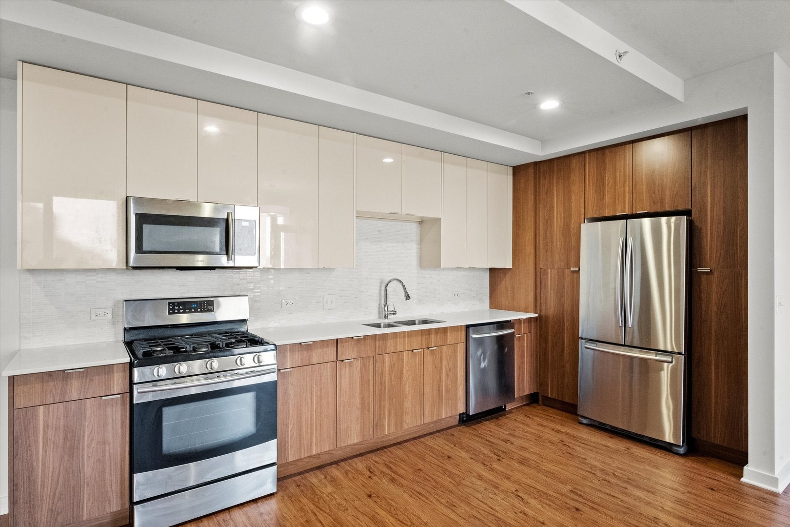 707 N Wells Street 703