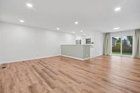 Tiny photo for 930 Dorncliff Lane, Buffalo Grove, IL 60089 (MLS # 12727818)