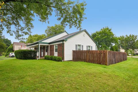 Tiny photo for 930 Dorncliff Lane, Buffalo Grove, IL 60089 (MLS # 12727818)
