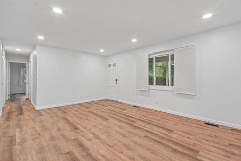 Tiny photo for 930 Dorncliff Lane, Buffalo Grove, IL 60089 (MLS # 12727818)