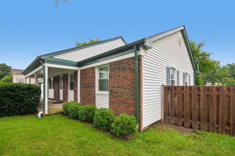 Tiny photo for 930 Dorncliff Lane, Buffalo Grove, IL 60089 (MLS # 12727818)