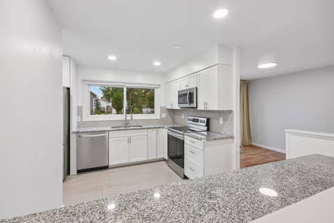 Tiny photo for 930 Dorncliff Lane, Buffalo Grove, IL 60089 (MLS # 12727818)