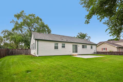 Tiny photo for 930 Dorncliff Lane, Buffalo Grove, IL 60089 (MLS # 12727818)