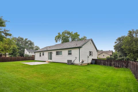 Tiny photo for 930 Dorncliff Lane, Buffalo Grove, IL 60089 (MLS # 12727818)