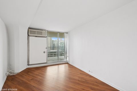 Tiny photo for 300 N State Street #3205, Chicago, IL 60654 (MLS # 12476452)