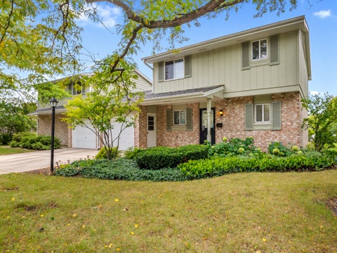Photo of 1502 Johnstown Court, Wheaton, IL 60189 (MLS # 12768307)