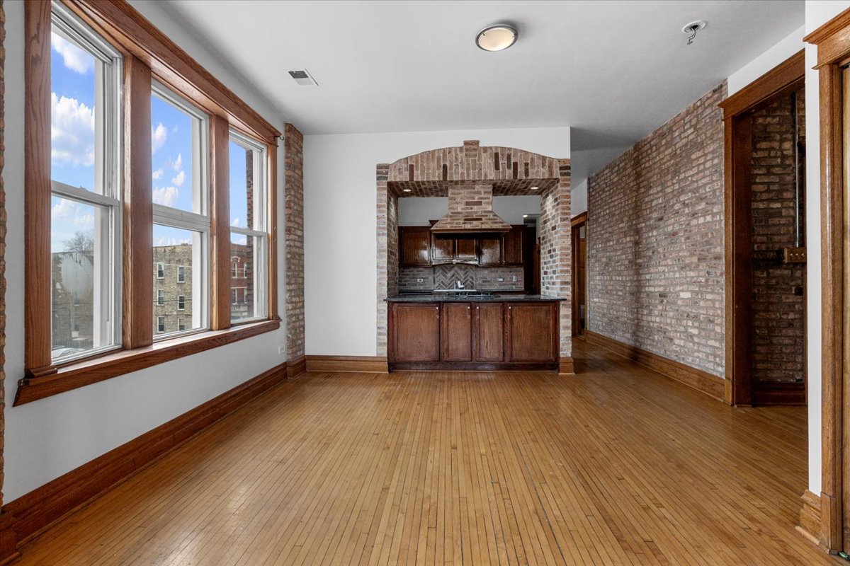 3401 W Armitage Avenue 3E