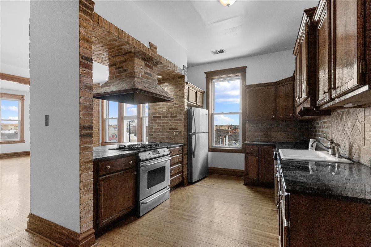 3401 W Armitage Avenue 3E