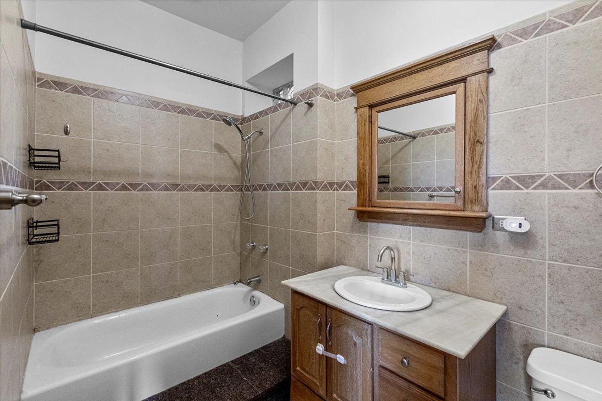 3401 W Armitage Avenue 3E