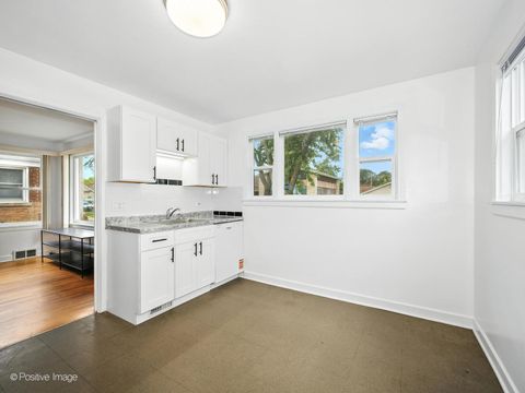 Tiny photo for 328 Morris Avenue, Bellwood, IL 60104 (MLS # 12466293)