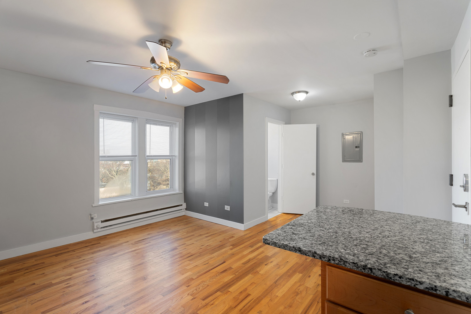 7450 N Greenview Avenue 32