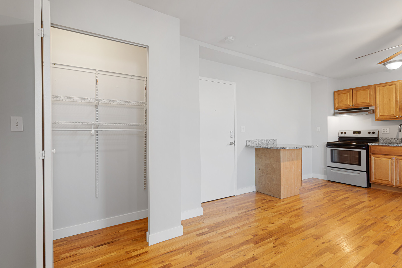 7450 N Greenview Avenue 32