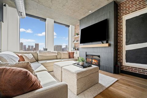 Tiny photo for 700 N Larrabee Street #1613, Chicago, IL 60654 (MLS # 12572130)