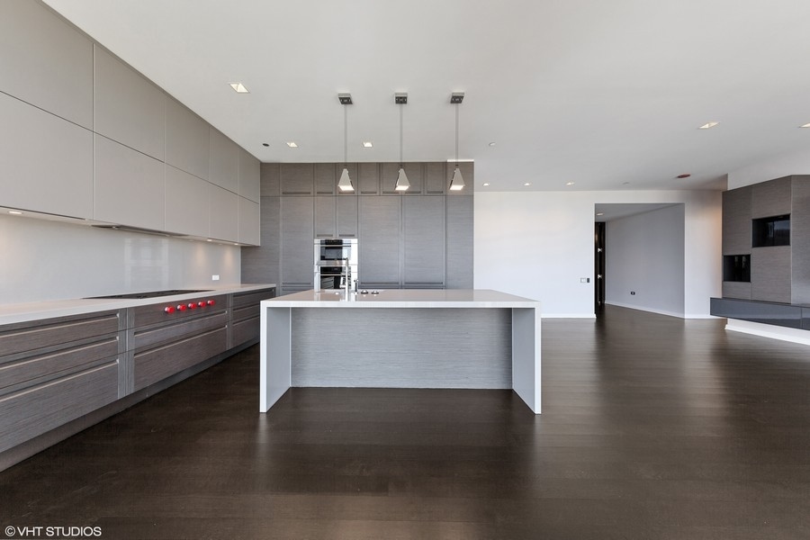 4 E Elm Street 20N