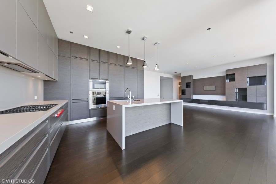 4 E Elm Street 20N