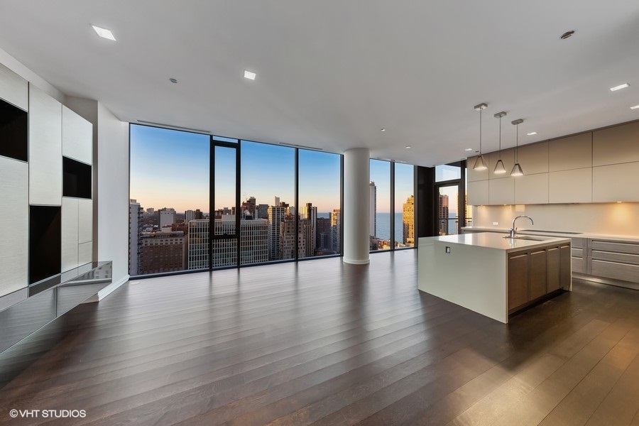 4 E Elm Street 20N