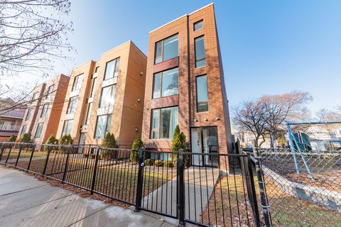 3514 N Sacramento Avenue 3S Chicago IL 60618