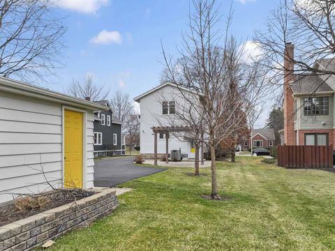 Tiny photo for 114 S Elm Street, Mount Prospect, IL 60056 (MLS # 12585660)