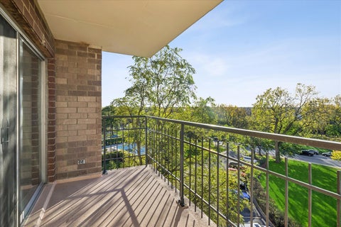 Tiny photo for 7141 N Kedzie Avenue #604, Chicago, IL 60645 (MLS # 12798137)