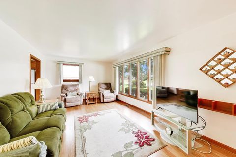 Tiny photo for 336 W Fremont Avenue, Elmhurst, IL 60126 (MLS # 12682618)