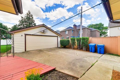 Tiny photo for 336 W Fremont Avenue, Elmhurst, IL 60126 (MLS # 12682618)