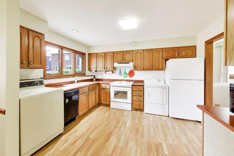 Tiny photo for 336 W Fremont Avenue, Elmhurst, IL 60126 (MLS # 12682618)
