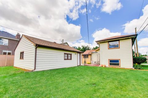 Tiny photo for 336 W Fremont Avenue, Elmhurst, IL 60126 (MLS # 12682618)