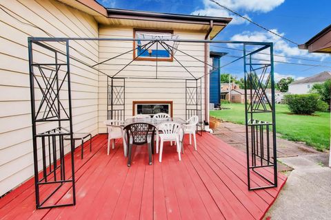Tiny photo for 336 W Fremont Avenue, Elmhurst, IL 60126 (MLS # 12682618)