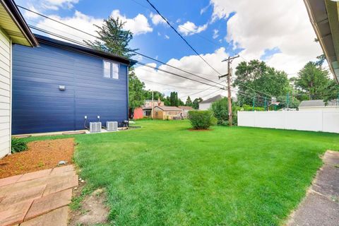 Tiny photo for 336 W Fremont Avenue, Elmhurst, IL 60126 (MLS # 12682618)