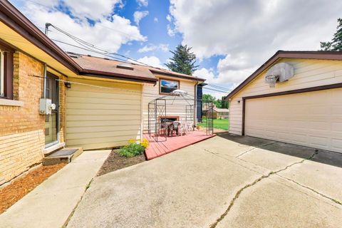 Tiny photo for 336 W Fremont Avenue, Elmhurst, IL 60126 (MLS # 12682618)