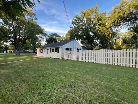 Tiny photo for 923 Hammond Avenue, Aurora, IL 60506 (MLS # 12736385)
