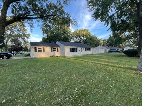 Photo of 923 Hammond Avenue, Aurora, IL 60506 (MLS # 12736385)