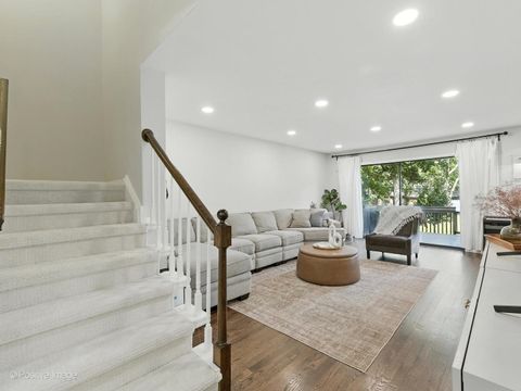 Tiny photo for 2S761 THERESA Court #761, Oak Brook, IL 60523 (MLS # 12447959)