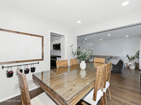 Tiny photo for 2S761 THERESA Court #761, Oak Brook, IL 60523 (MLS # 12447959)