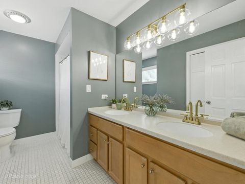 Tiny photo for 2S761 THERESA Court #761, Oak Brook, IL 60523 (MLS # 12447959)