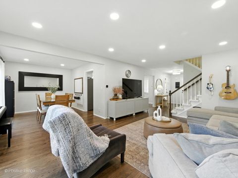 Tiny photo for 2S761 THERESA Court #761, Oak Brook, IL 60523 (MLS # 12447959)