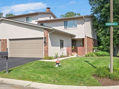 Tiny photo for 2S761 THERESA Court #761, Oak Brook, IL 60523 (MLS # 12447959)