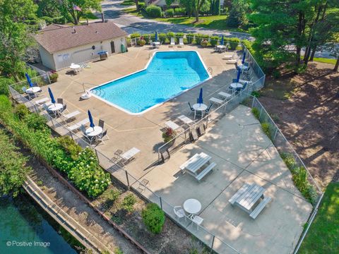 Tiny photo for 2S761 THERESA Court #761, Oak Brook, IL 60523 (MLS # 12447959)