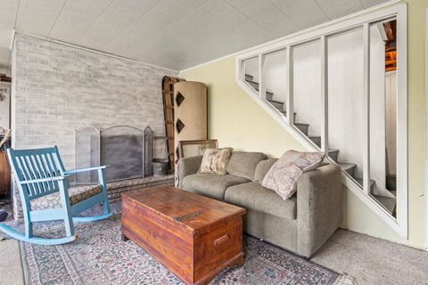 Tiny photo for 21290 W Sylvan Drive S, Mundelein, IL 60060 (MLS # 12482106)