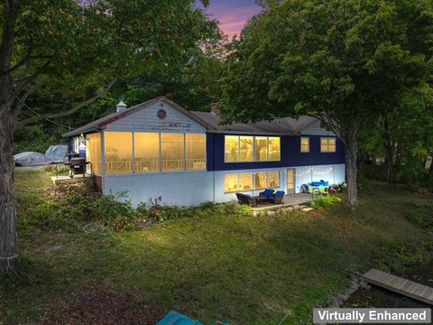 Tiny photo for 21290 W Sylvan Drive S, Mundelein, IL 60060 (MLS # 12482106)