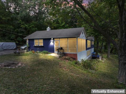 Tiny photo for 21290 W Sylvan Drive S, Mundelein, IL 60060 (MLS # 12482106)
