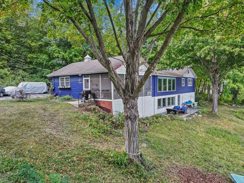 Tiny photo for 21290 W Sylvan Drive S, Mundelein, IL 60060 (MLS # 12482106)