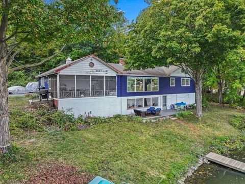 Tiny photo for 21290 W Sylvan Drive S, Mundelein, IL 60060 (MLS # 12482106)