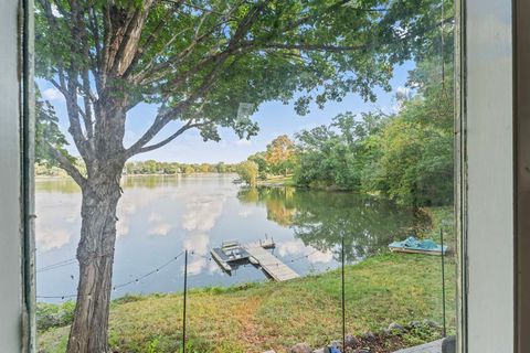 Tiny photo for 21290 W Sylvan Drive S, Mundelein, IL 60060 (MLS # 12482106)