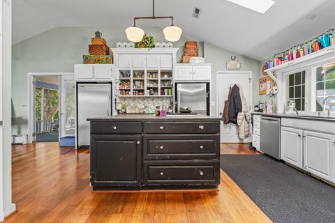 Tiny photo for 21290 W Sylvan Drive S, Mundelein, IL 60060 (MLS # 12482106)