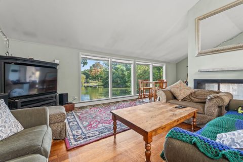 Tiny photo for 21290 W Sylvan Drive S, Mundelein, IL 60060 (MLS # 12482106)