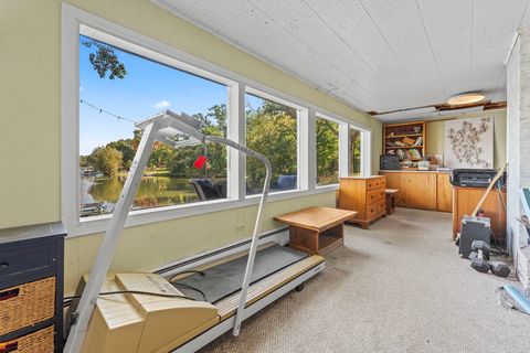 Tiny photo for 21290 W Sylvan Drive S, Mundelein, IL 60060 (MLS # 12482106)