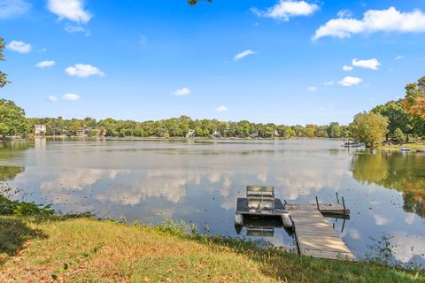 Tiny photo for 21290 W Sylvan Drive S, Mundelein, IL 60060 (MLS # 12482106)