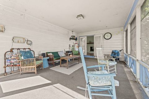 Tiny photo for 21290 W Sylvan Drive S, Mundelein, IL 60060 (MLS # 12482106)