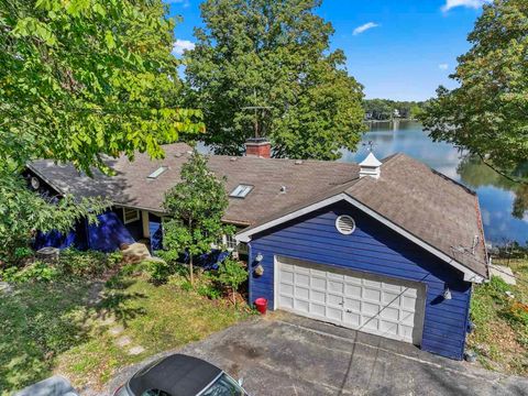 Photo of 21290 W Sylvan Drive S, Mundelein, IL 60060 (MLS # 12482106)